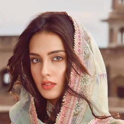 Iqra Aziz_edited